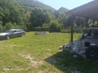 Cabană cu teren generos
