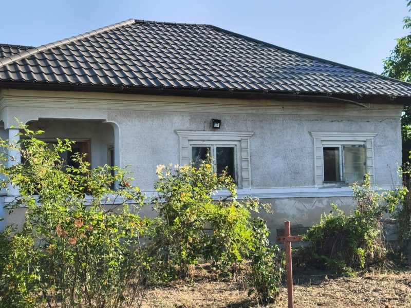 Vând casă din cărămidă situata in com Săceni