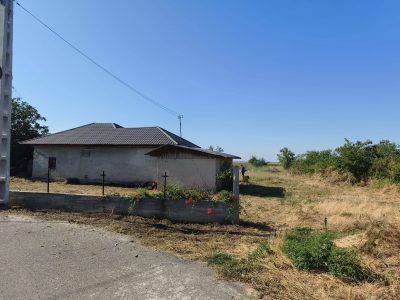 Vând casă din cărămidă situata in com Săceni